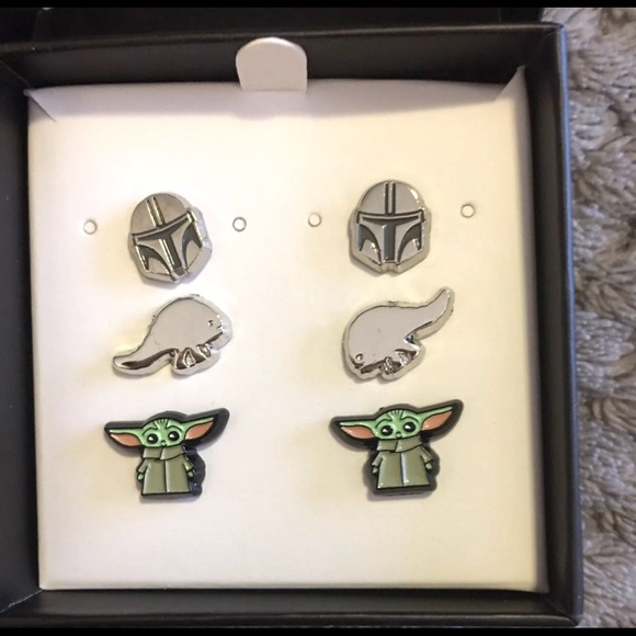 NWT Star Wars Mandalorian Stud Earrings Set - Picture 1 of 3